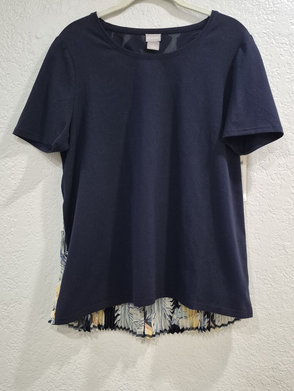 NWT Chico's Navy Short Sleeve Top with Pleated Printed Back SIZE 1medium
